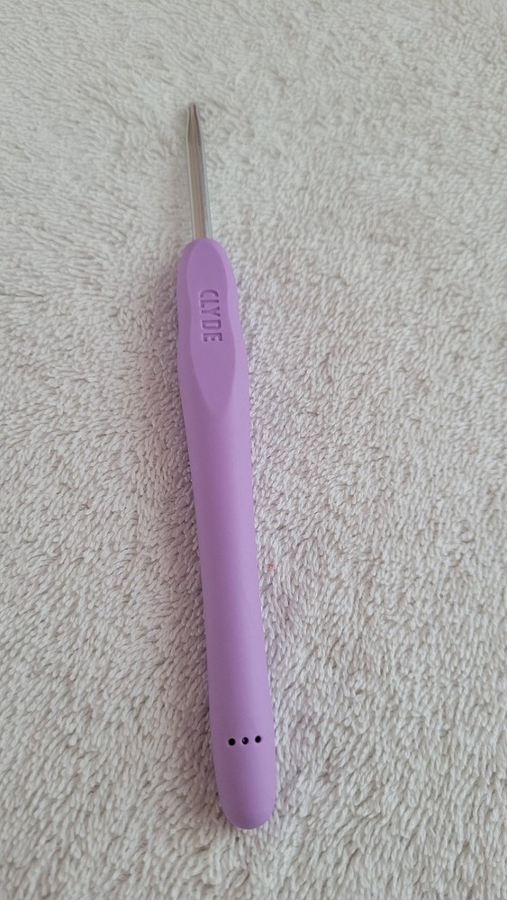 Preowned Clyde  Wooble Ergonomic Crochet Hook