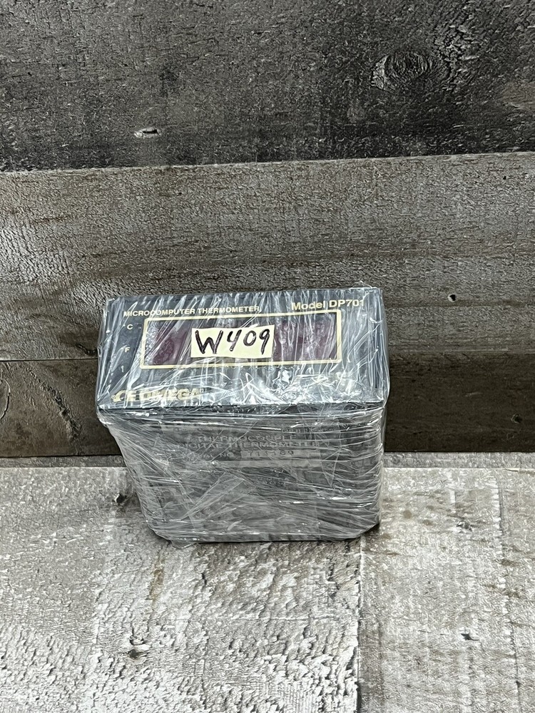 Omega DP701 Microcomputer digital Thermometer pre-owned