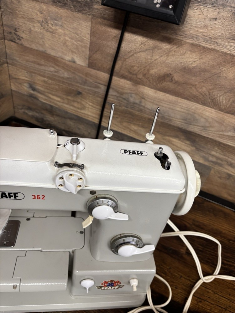 Vintage PFAFF 362 Automatic Sewing Machine IN GOOD CONDITION