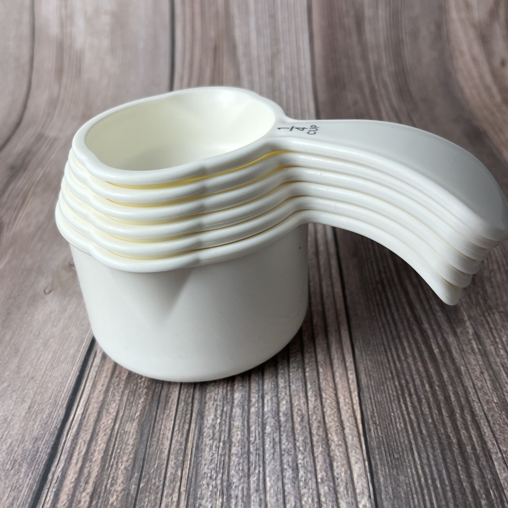 Tupperware Vintage Measuring Cup Set Nesting Curved Handle White Easy Pour Side