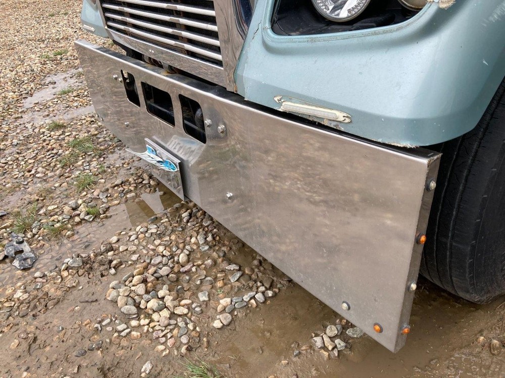 2011-2024 Freightliner 122SD 1 PIECE CHROME Bumper - Used