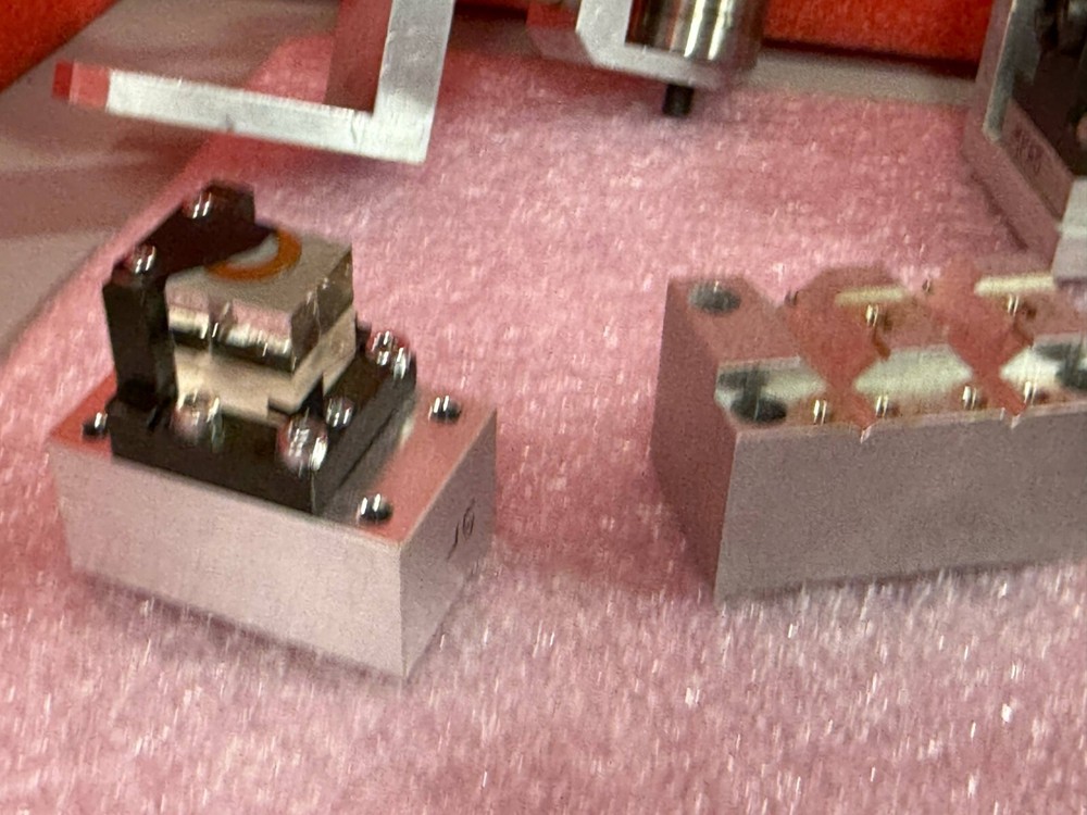 ASSORTED LOT NIKON INTERFEROMETER FLUORESCENCE FILTER CUBE NSR ASSEMBLY