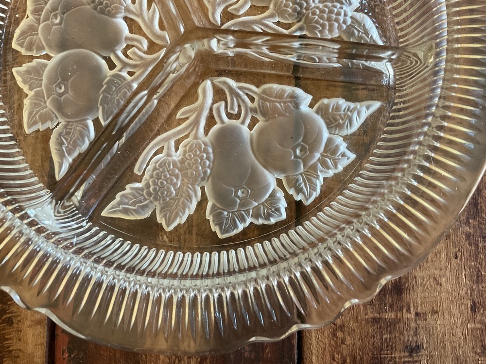 SMALL THREE SECTION ROUND DISH WITH OPAQUE FRUIT PATTERN