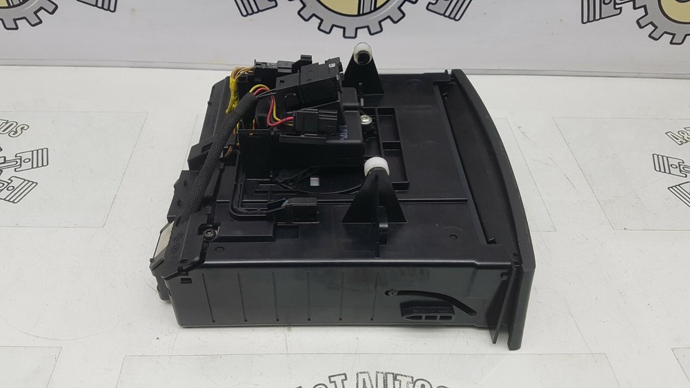MERCEDES E-CLASS W211 6 DISC CD CHANGER WITH PANEL A2116800552