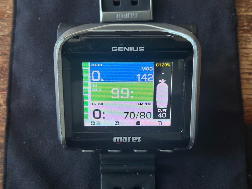 Mares GENIUS Color tech dive computer (black) with TWO Mares Transmitters!