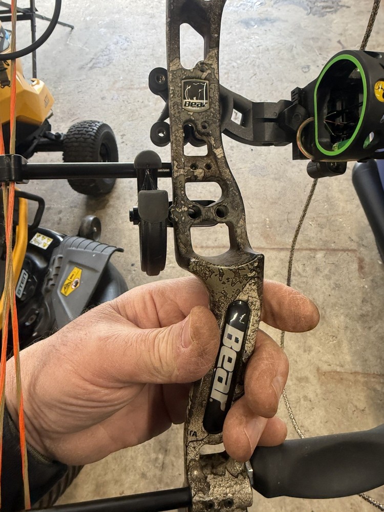 Bear Archery Royale Youth Left Hand Compound Bow Strata