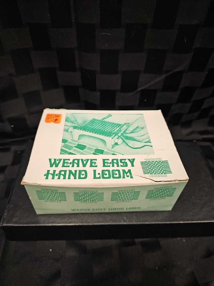 Vintage WEAVE EASY HAND LOOM with Needle, Instructions and box