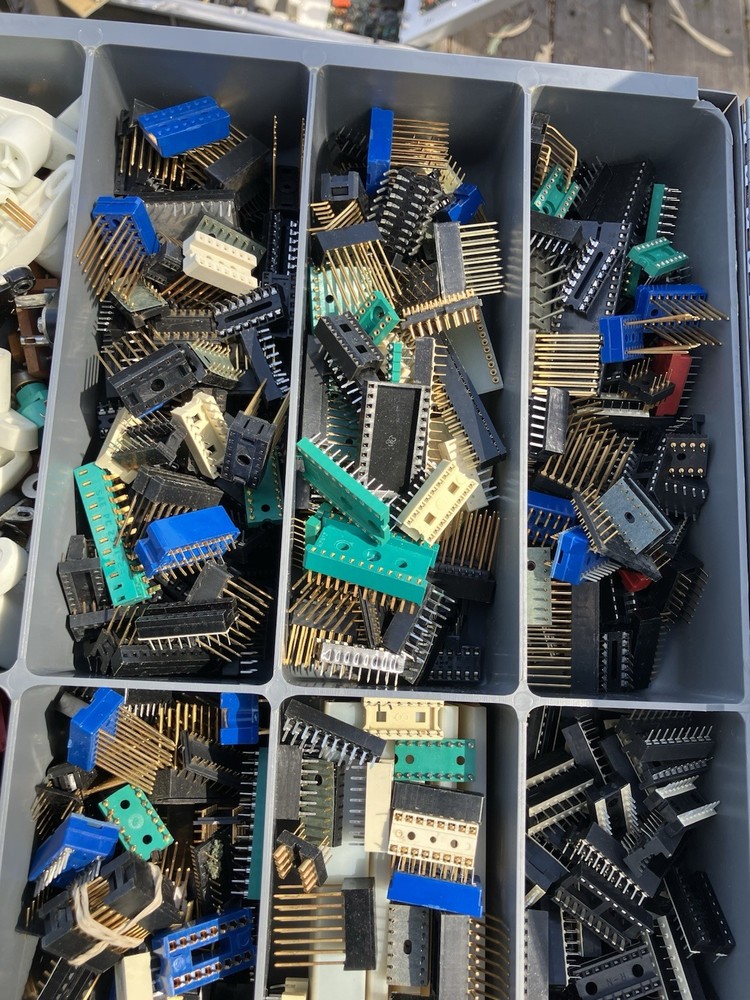 Vintage Integrated Circuits (ICs) – Mixed Sockets