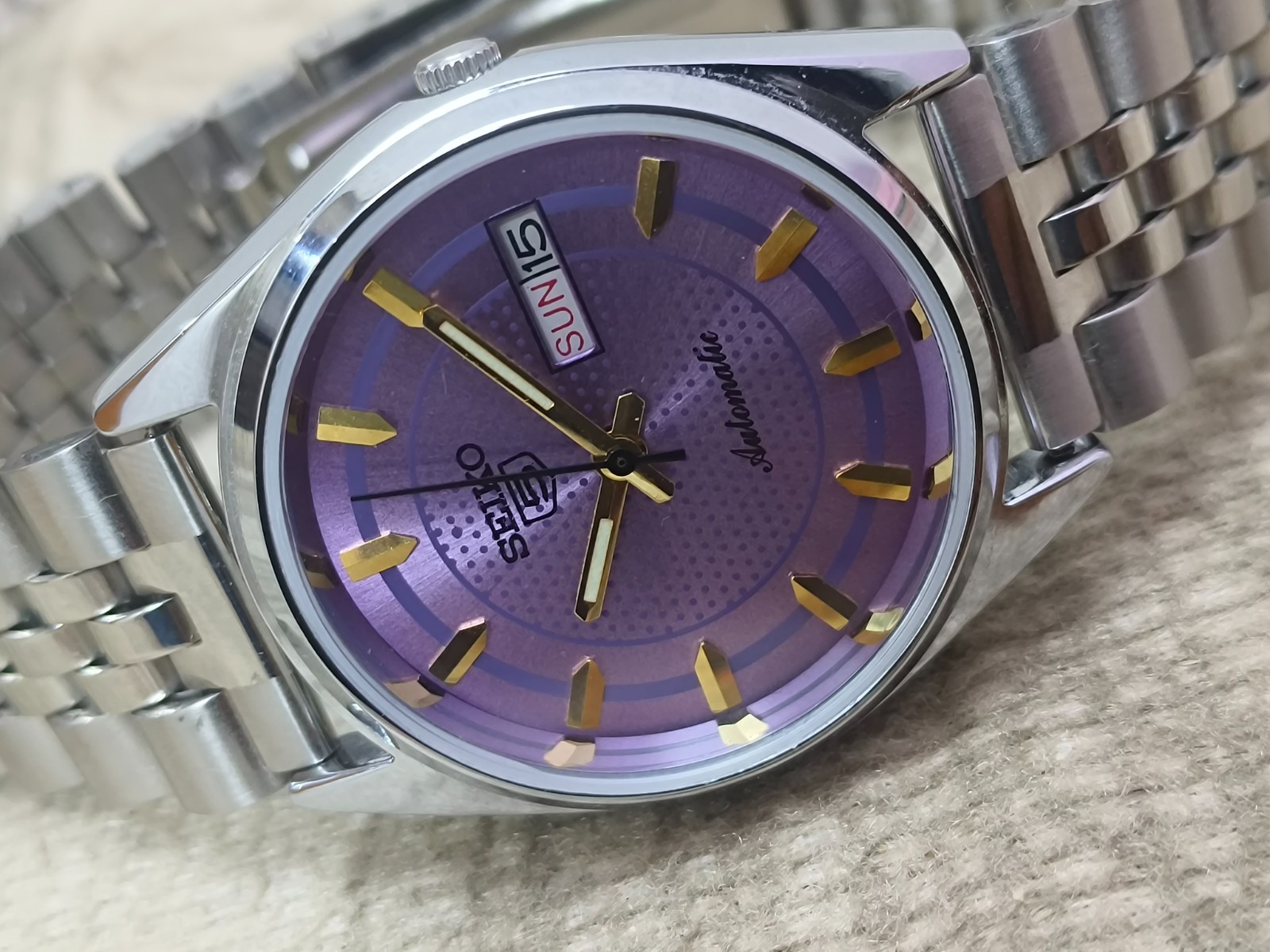 Vintage Seiko 5 Purple Automatic 17 Jewels Day/Date Japan Men's Wrist Watch 6309