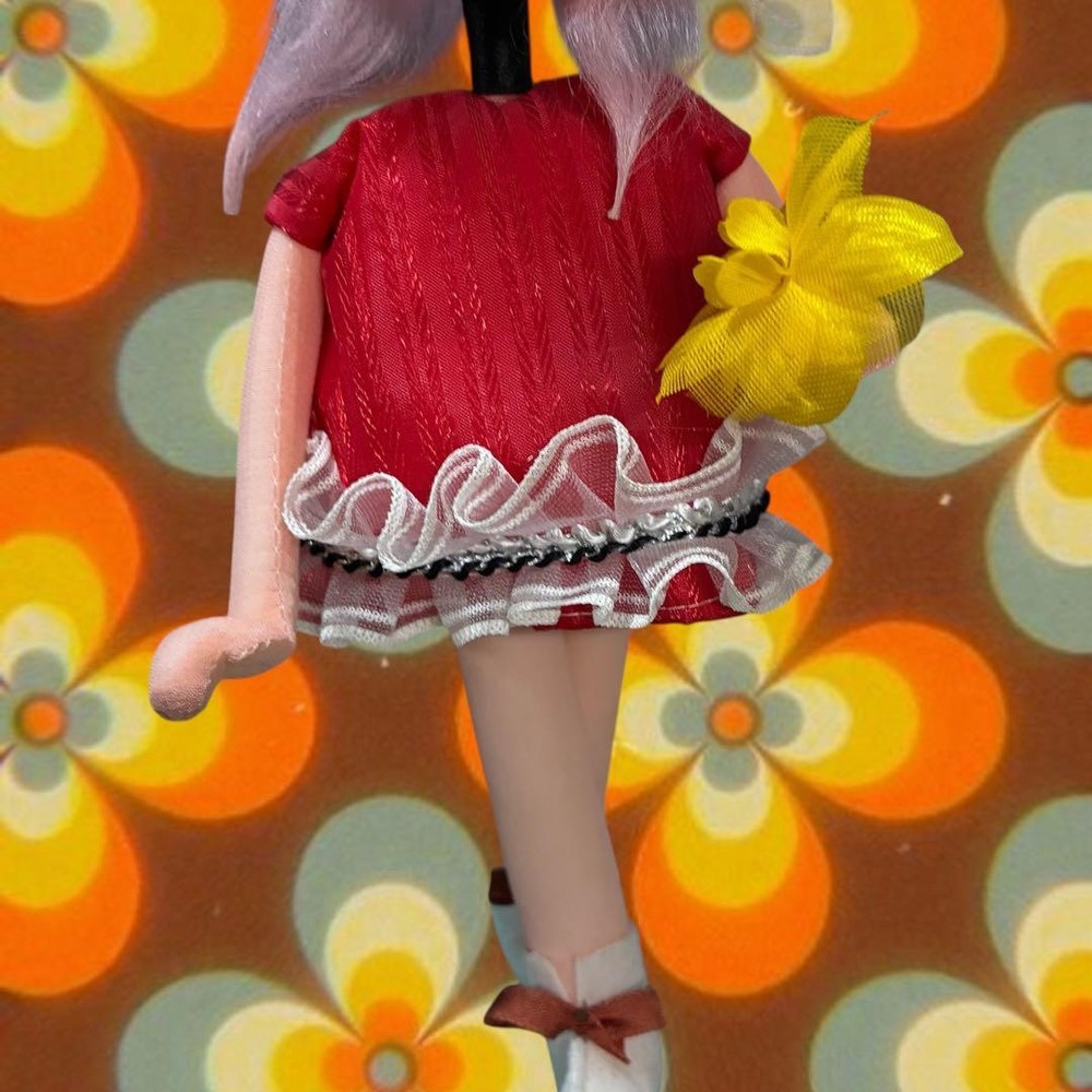 Retro pose doll Herohero doll