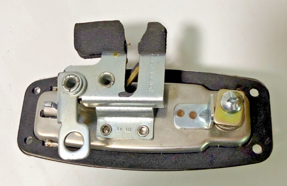 Better built toolbox locking pull handle with key. Used 7-3/8" long 3-1/16 wide