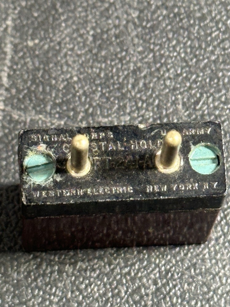 FT-241-A quartz crystal holder Chanel 782. 78.2 MC