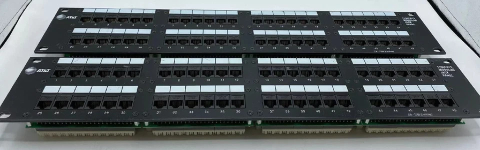 (NEW OPEN BOX) P5E24BF HUBBLE Patch Panel, Cat 5e, Front Access, T568B, 24-Port