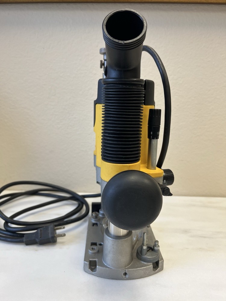DEWALT Electronic Variable Speed Plunge Router DW621 2HP