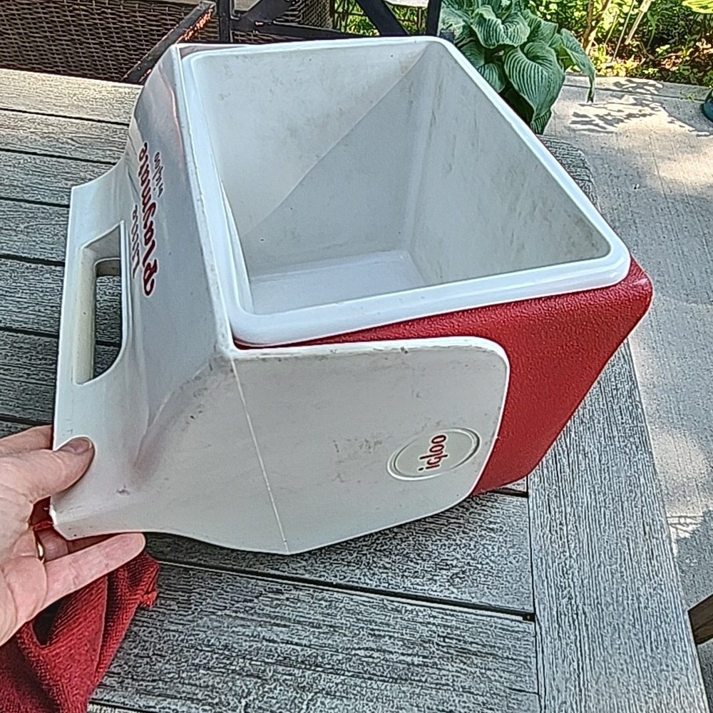 IGLOO Little Playmate Cooler Lunchbox 6 Pack Red & White Push Button Small USA