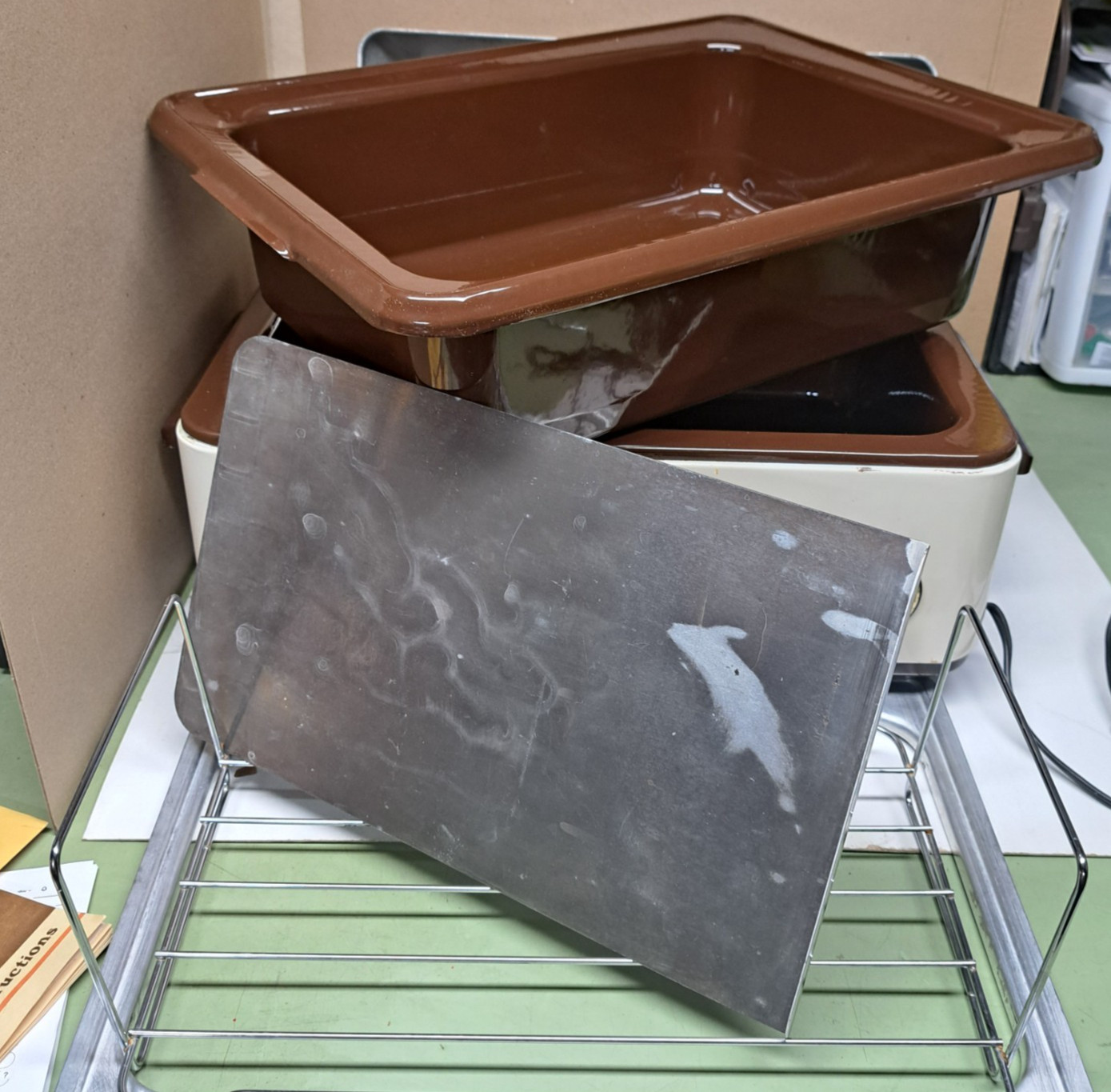 Vintage NESCO Natural Roaster Oven 12-Qt Mod4112 w/ 5-Piece Accessory Pyrex Rare