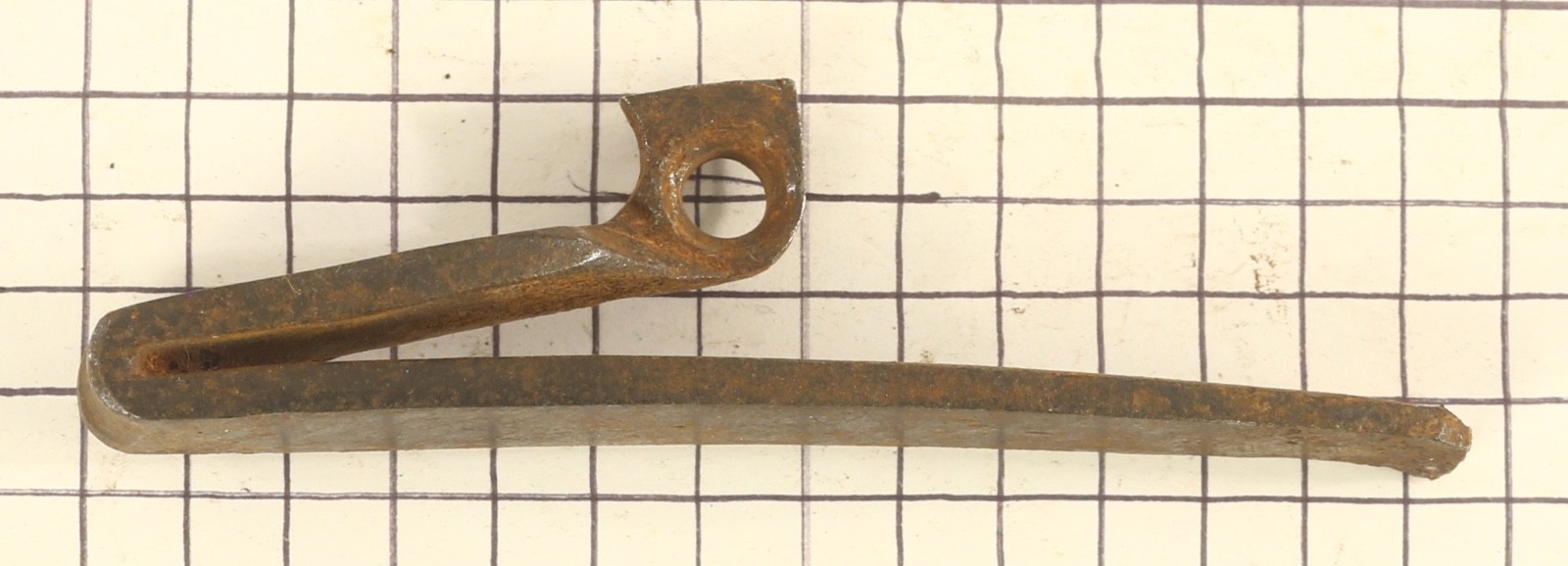 musket lock mainspring, broken 093