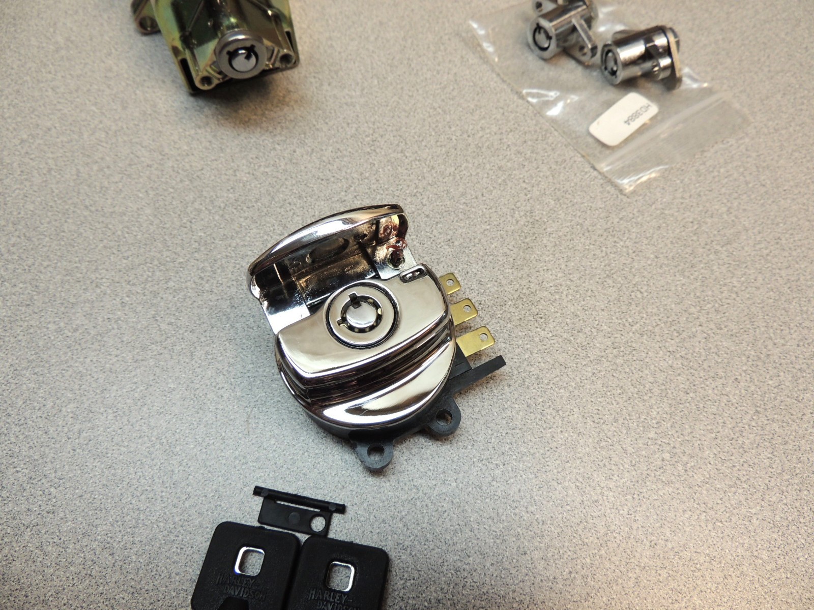 NOS Genuine Harley '94-00 Road King & '02 FLHRSE Complete Bike Keyed Lockset OEM