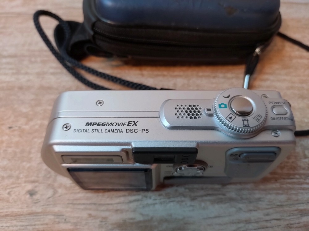 Sony Cyber-Shot DSC-P5 3.2MP Digital Camera - Silver Untested
