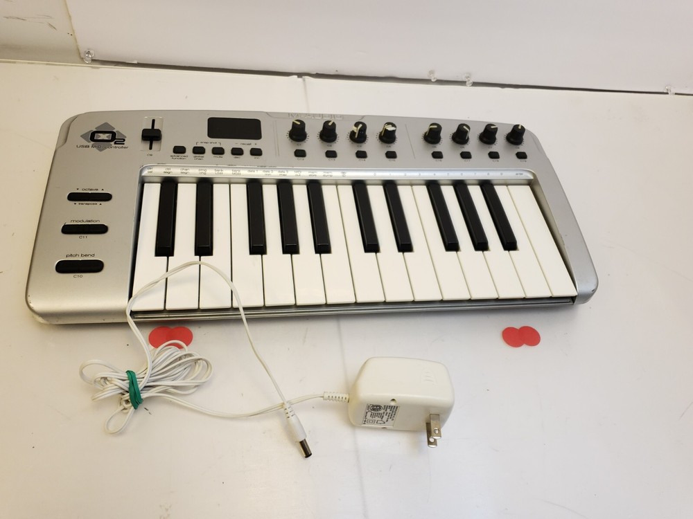 M-AUDIO O2 MIDI CONTROLLER KEYBOARD