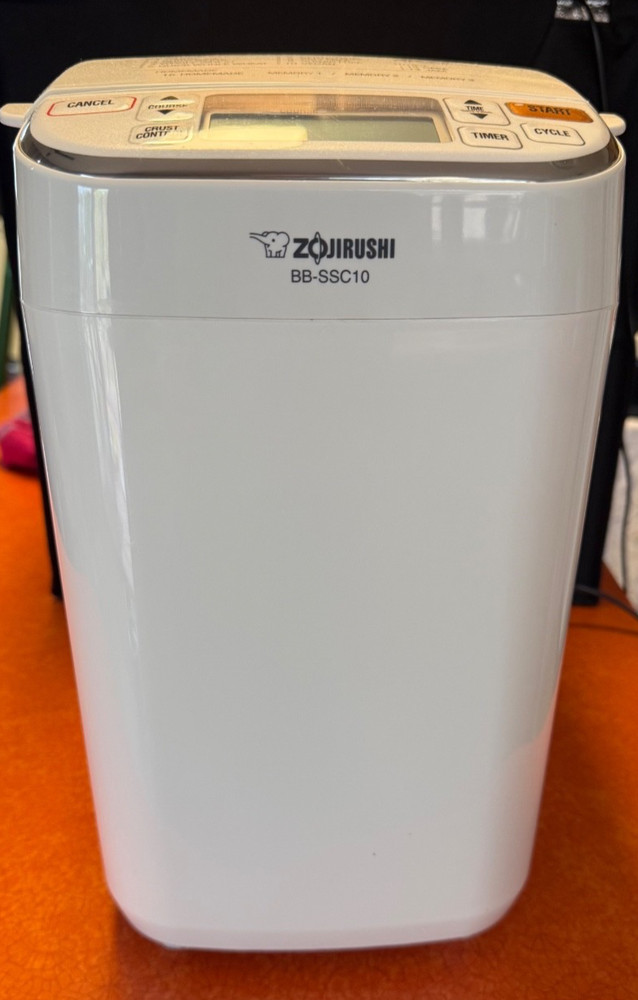 Zojirushi Home Bakery Maestro Breadmaker BB-SSC10 White, Versatile, lightly used