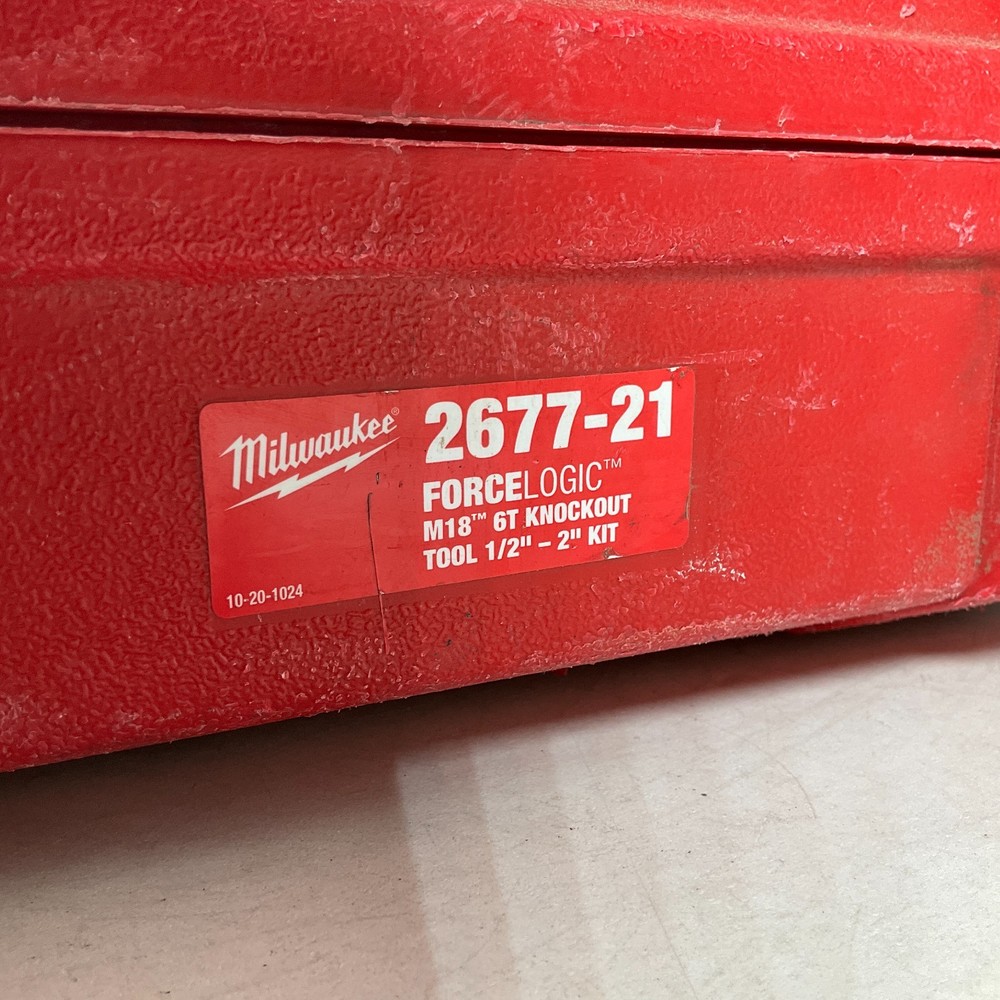 Milwaukee 2677-21 M18 Force Logic 6T Knockout Tool 1/2"-2" Kit