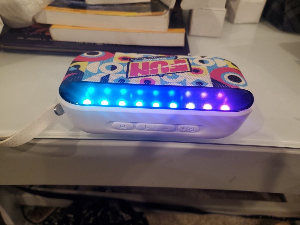 RGB Light Up Wireless Portable Speaker (Q195022)