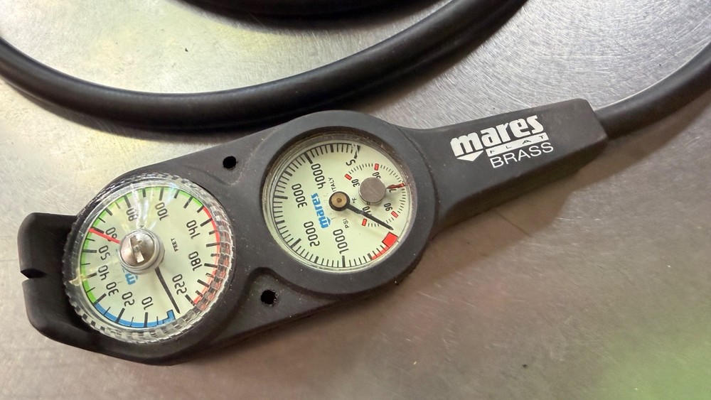Oceanic Delta Regulator + Octo + Mares Gauge Console – Not Serviced