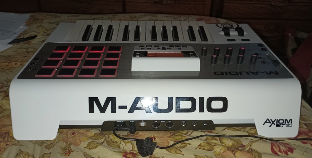 M-AUDIO Axiom AIR 25 Premium Keyboard and Pad Controller