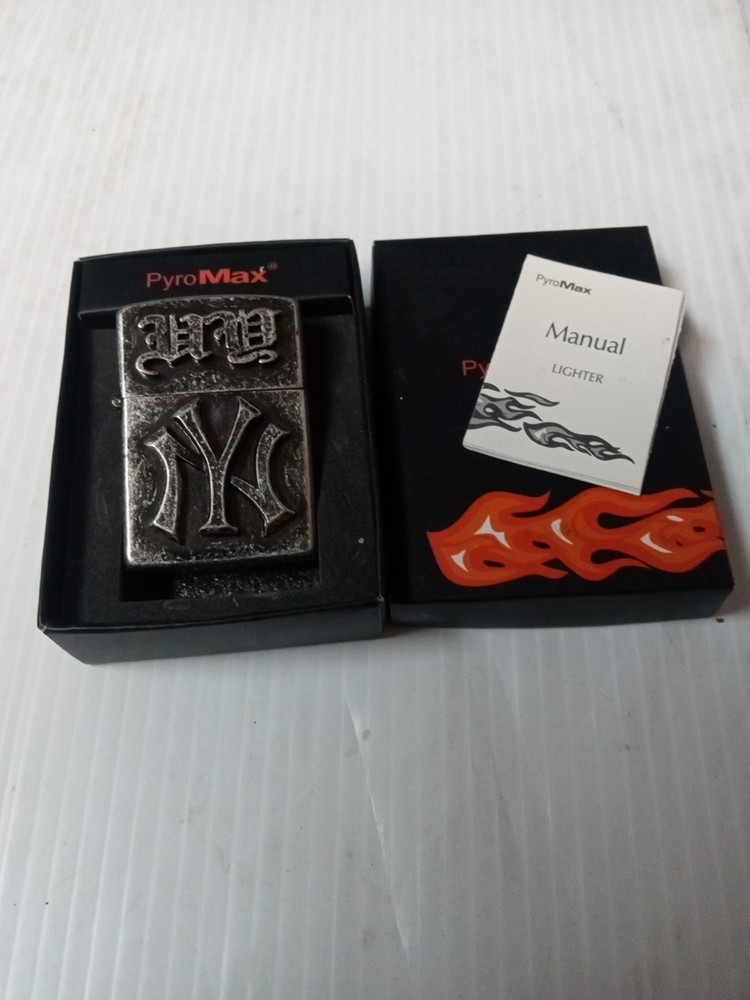 PyroMax NY Yankees Lighter