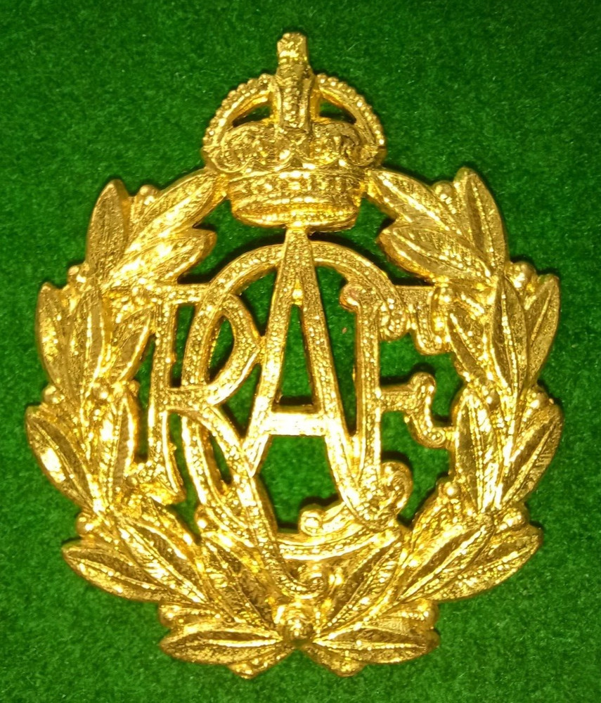 RCAF - Royal Canadian Air Force WW2 Cap Badge, Scully Maker