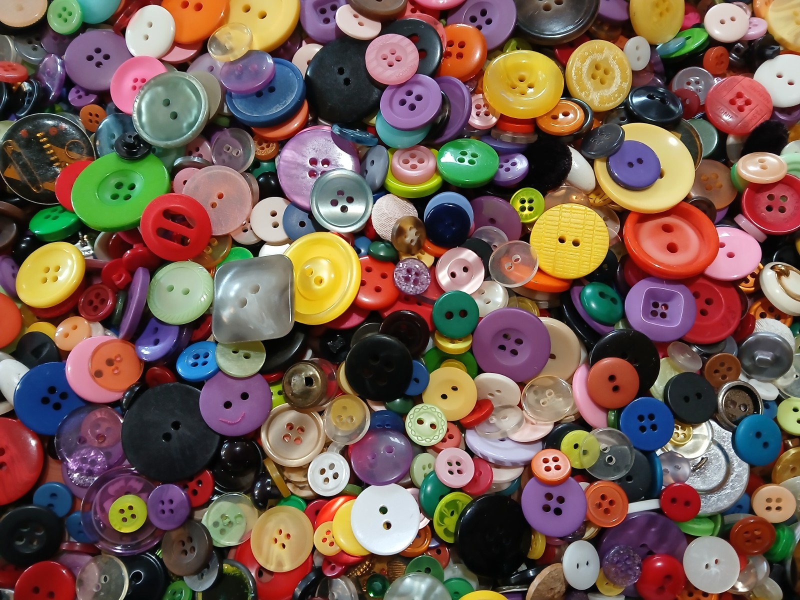 1000, 500, or 200 Sewing Buttons: Assorted Mix of New and Vintage