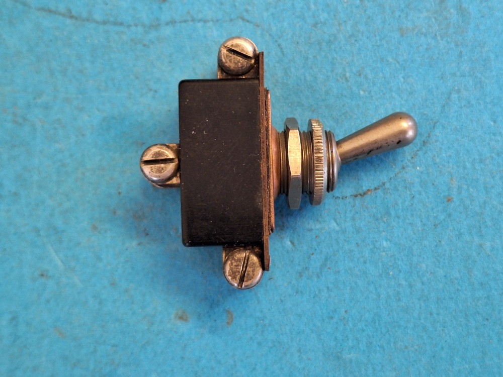 Toggle switch ~ DPDT ~ 250v @ 3A ~ Screw terminals ~ RS Components