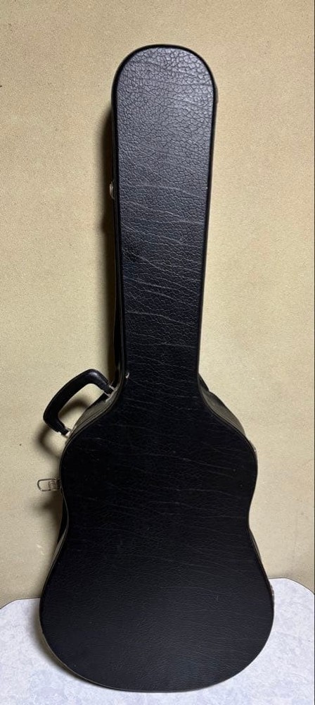Yamaha Classical Guitar With Hard Case C- Nylon Strings Frets