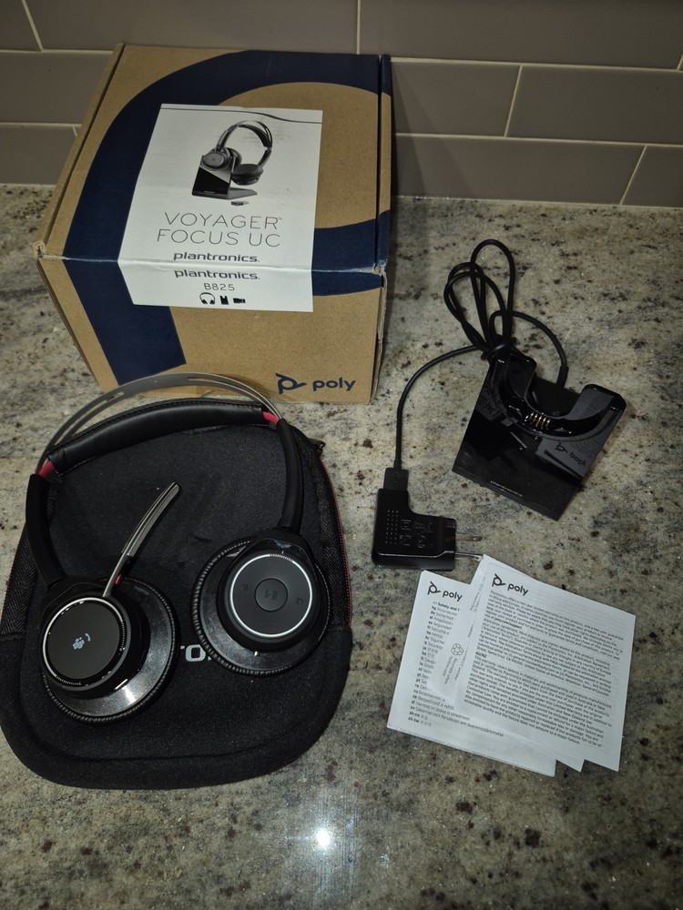 Platronics Voyager Focus UC B825 Wireless Headset