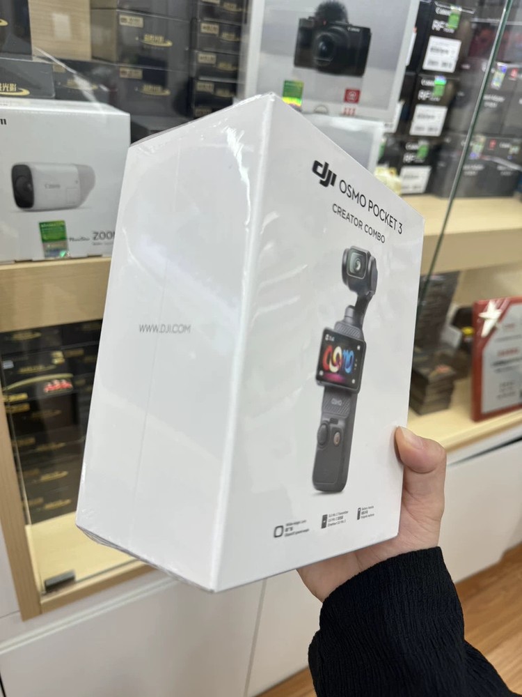 DJI Osmo Pocket 3 Complete Bundle - 1/1.3" Sensor, Wireless Mic, Tripod Included