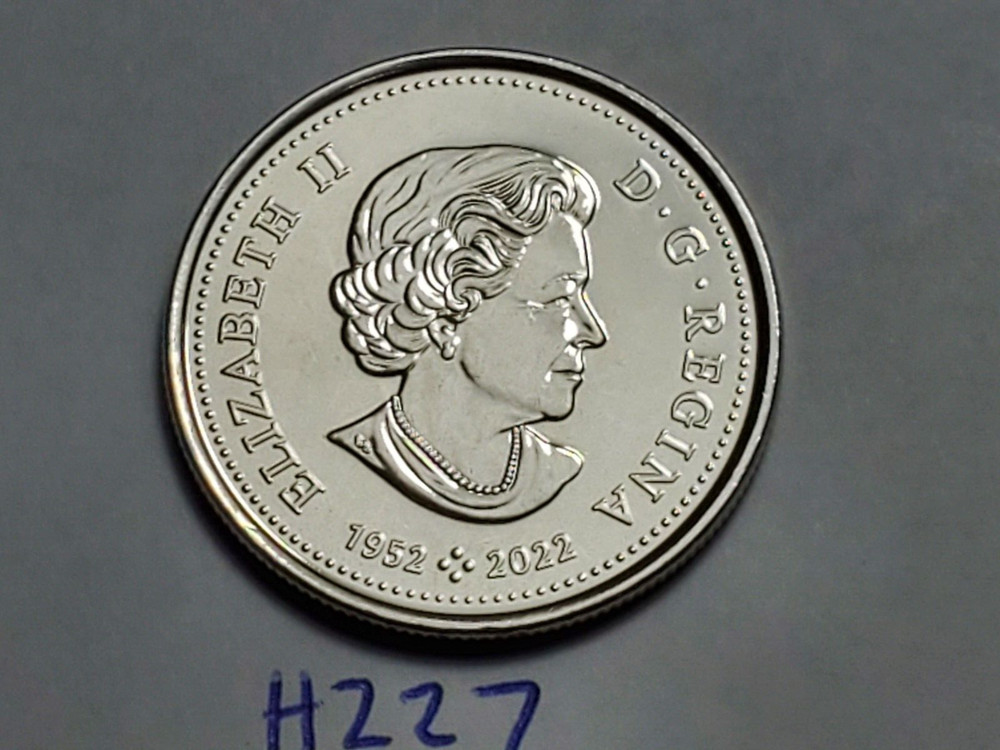 ERROR 2023 Weak Strike on Beads Elizabeth II CANADA 50 Cent Half Dollar H227