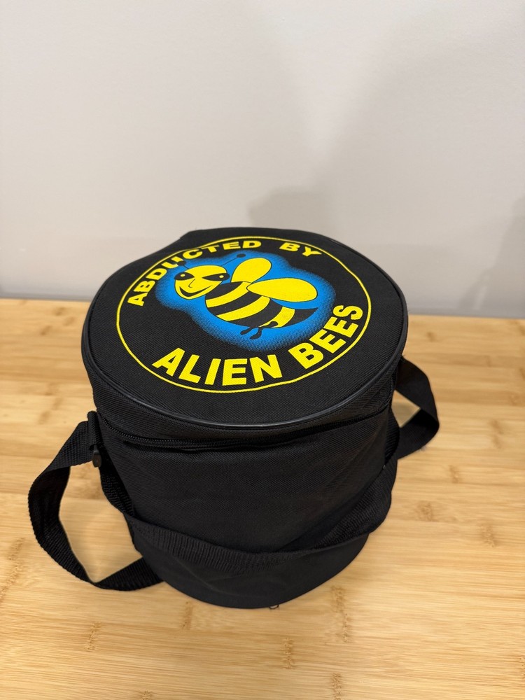Paul C. Buff B400 AlienBees Black Studio Light Bundle - Light/Case/Reflector
