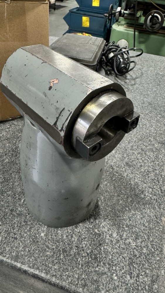 BRIDGEPORT R8 RIGHT ANGLE MILLING MACHINE ATTACHMENT