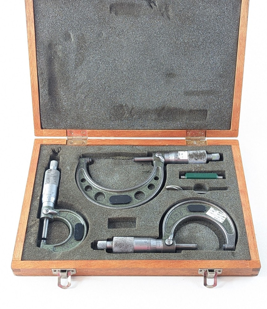 Mitutoyo 103-929 Outside Micrometer Set with Standards 0-3" Range In Case
