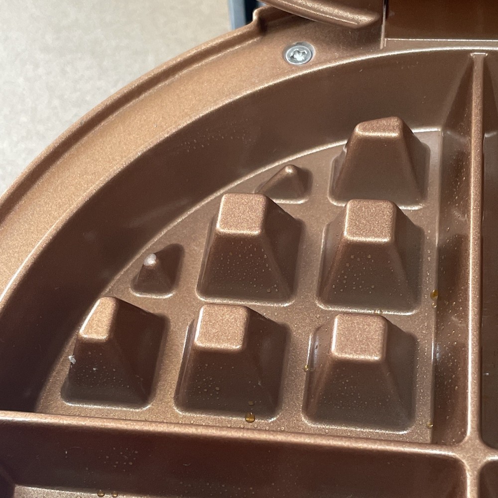 Bialetti Copper Titanium Ceramic Nonstick Turn Belgian Waffle Maker TSK-2901BW