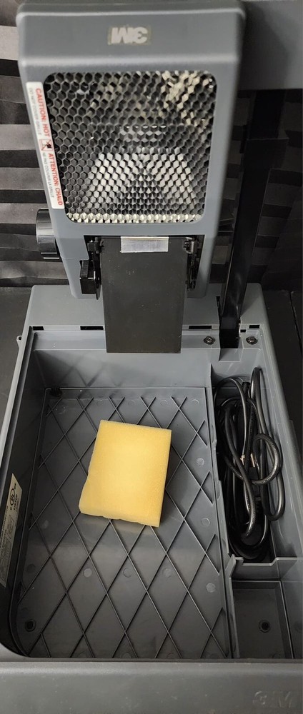 3M Visual Systems 2000 AG Portable Overhead Transparency Projector