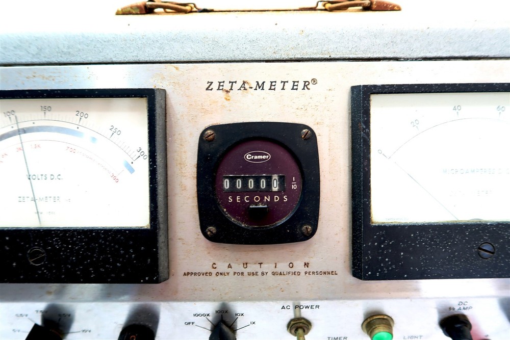 ZETA-METER Power and Timer Unit Model D Instrument ~ Powers On