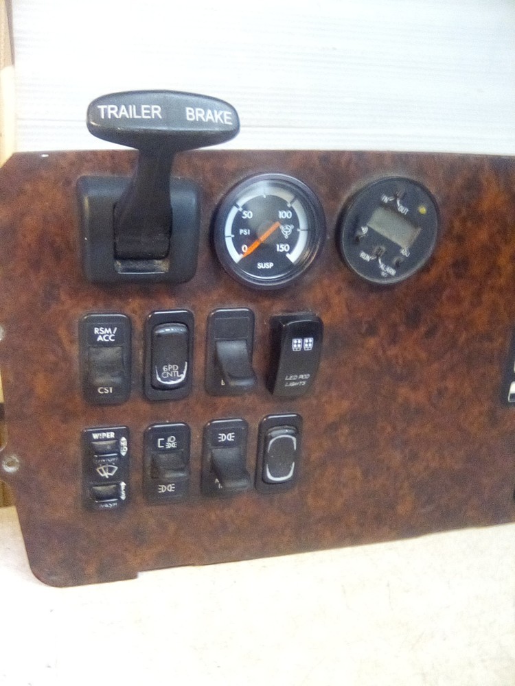2017 Freightliner Columbia Dash Switch Panel