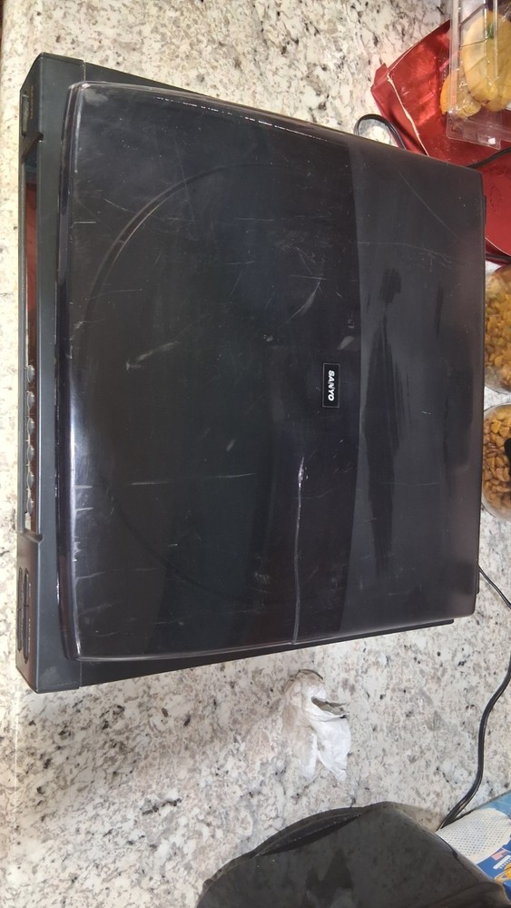 Sanyo 5-Disc CD Changer (a carousel style CD player) With Crack Plastic- works!