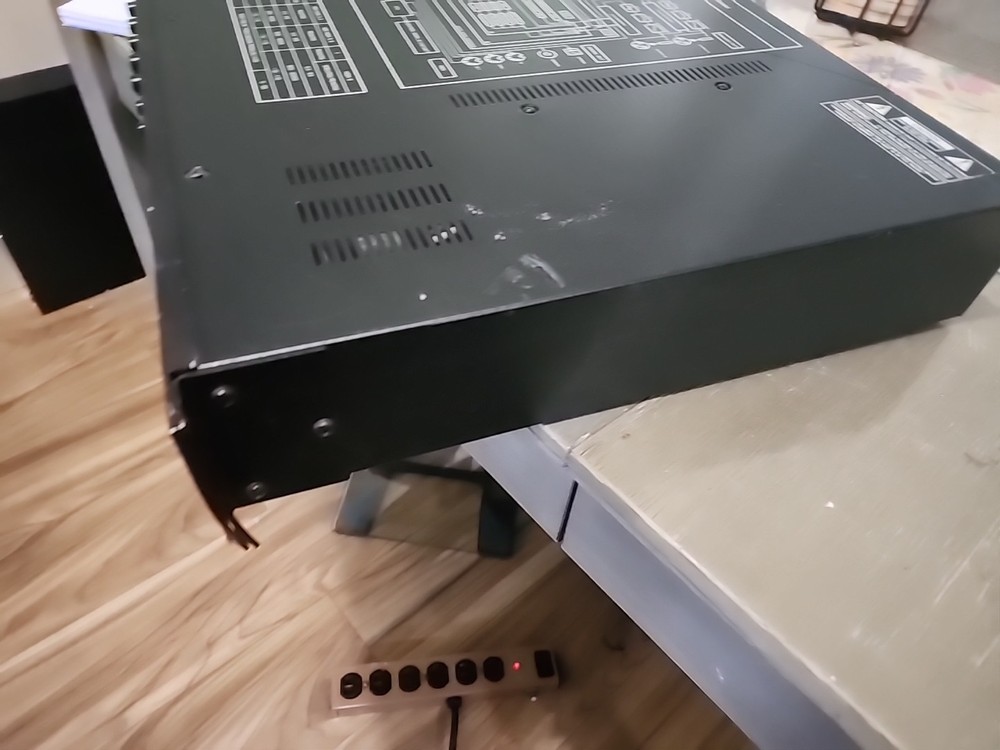 Roland E-660 Digital Stereo Parametric Mastering EQ