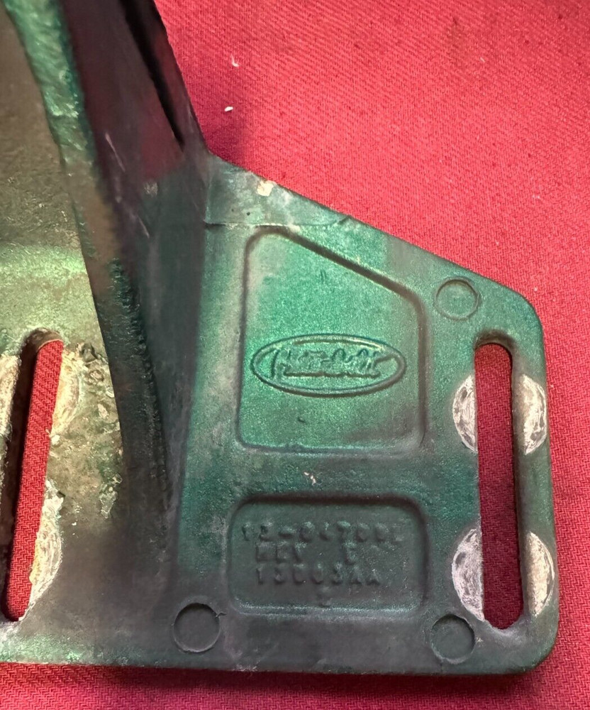 13-04709L 2012 PETERBILT 386 HOOD BRACKET LH