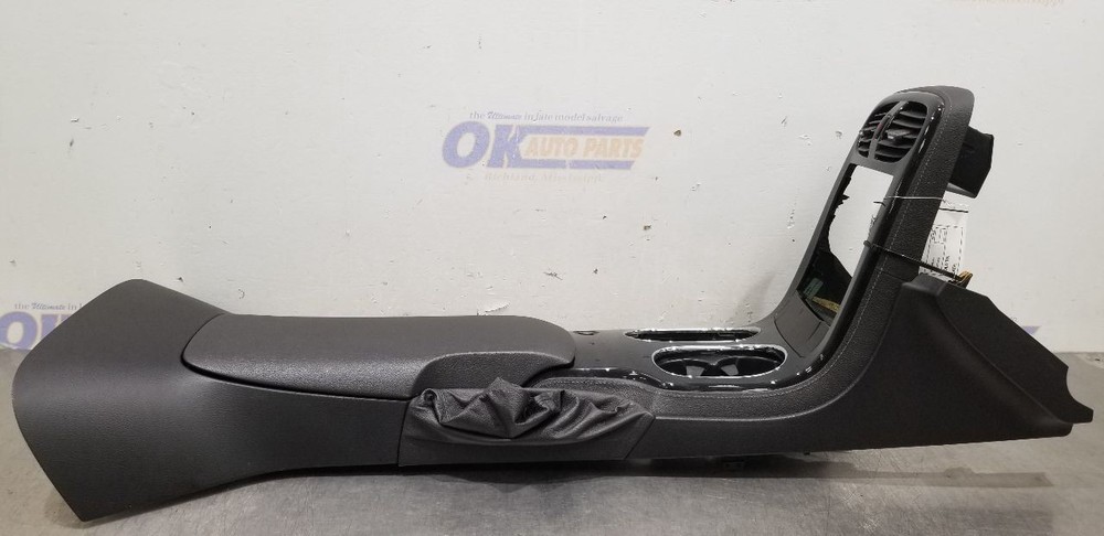 08 CHEVY CORVETTE C6 AT FRONT FLOOR CENTER CONSOLE BLACK