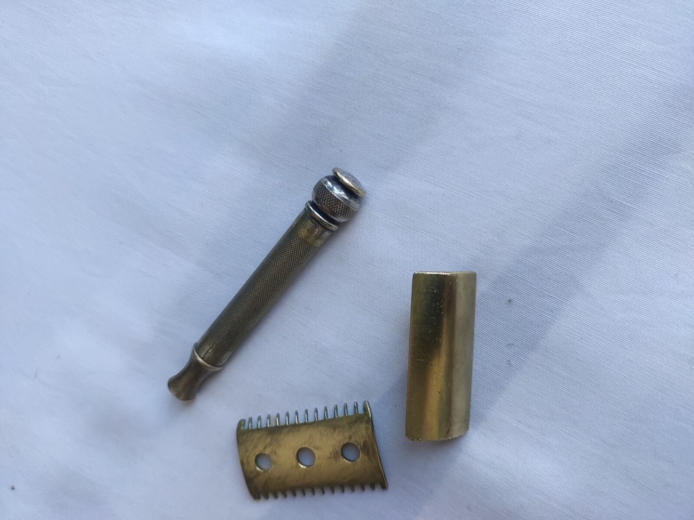 Gillette Old Type Open Comb DE Safety Razor Gold Tone (No Date Code)