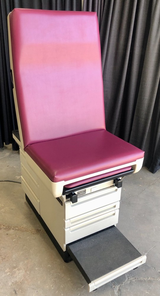 Midmark 404 Exam Treatment Table